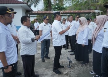 Wabup Asahan Tegaskan Disiplin dan Pelayanan Prima Saat Pimpin Apel di Kota Kisaran Barat