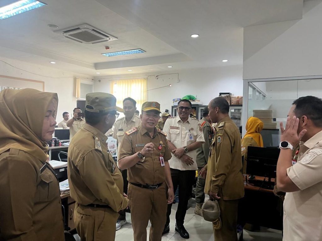 Pj. Sekdaprov Kalsel Lakukan Sidak Usai Libur Lebaran: Pastikan Disiplin dan Konektivitas ASN Terjaga