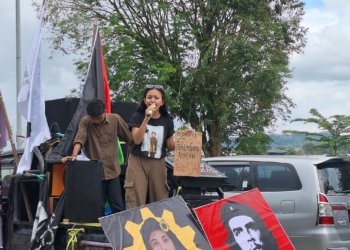 Perempuan Tuntut Keadilan Buruh di Kantor Gubernur Kaltim