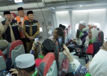 Gubernur dan Wagub Antar Ratusan Jemaah Haji Kloter 1 Langsung ke Pesawat