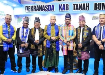 Wakil Ketua I DPRD Tanah Bumbu Hadiri Pembukaan Pesona Budaya Mappanre Ri Tasi’e dan Expo Tanah Bumbu 2025
