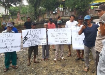 Sudah Enam Bulan Mereka Hidup Dalam Bayang-bayang Gelap, Masyarakat setempat Lakukan Aksi
