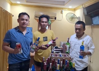Polsek Liang Anggang Sita Puluhan Botol Miras Siap Jual di Jalan Gubernur Soebardjo