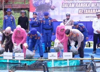 Polda Kalsel Salurkan 170 Ribu Bibit Ikan Nila dan Keramba Untuk Pembudidaya di Batola
