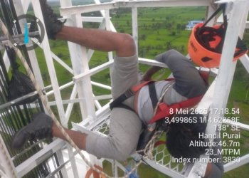 Evakuasi Dramatis di Atas Tower: Petugas Damkar Banjar Masih Melakukan Evakuasi Teknisi yang Lemas di Ketinggian 40 Meter