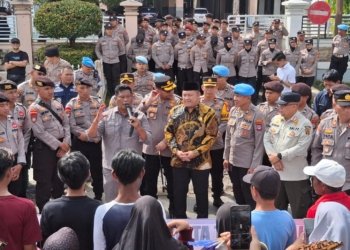 Ratusan Masa Sambangi DPRD Banjarbaru, Minta Penyelesaian Kasus Mama Khas Banjar Sesuai Hukum