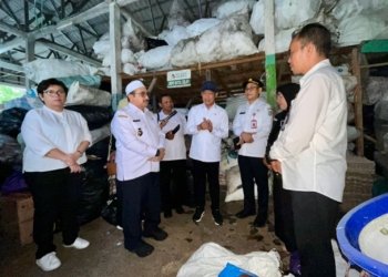 Kunjungi Bank Sampah Sekumpul, Menteri LH RI Serukan Semangat Tangani Sampah