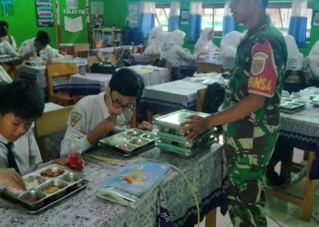 Ribuan Siswa di Martapura Dapat Makanan Bergizi Gratis, TNI Turun Tangan Bantu Distribusi