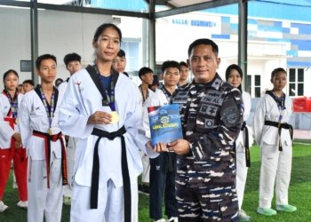 Binaan Lanal Kotabaru Sabet Juara Umum, Danlanal Beri Penghargaan Langsung ke Atlet Taekwondo