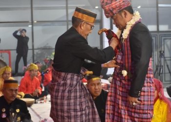 Ketua DPRD Kaltim Hasanuddin Mas’ud Dianugerahi Gelar Kehormatan dari Kerajaan Balanipa Mandar