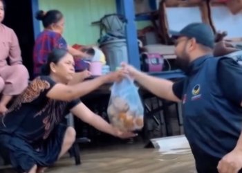 Abdul Giaz Tunjukkan Kepedulian: Turun Langsung Salurkan Bantuan untuk Korban Banjir di Samarinda