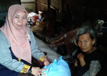 Peduli Warga Miskin, Dinsos Banjar Salurkan Bantuan Sembako dan Sandang di Kelurahan Gambut