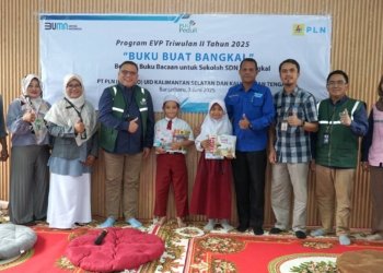 Lewat Program EVP, PLN Serahkan Ratusan Buku Nonteks untuk SDN 2 Bangkal Banjarbaru
