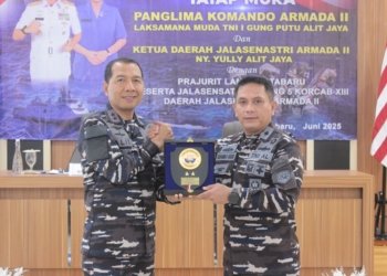 Perkuat Pertahanan Laut dan Sinergi Sektor Strategis, Pangkoarmada II Sambangi Lanal Kotabaru