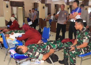 Sinergi TNI-Polri Warnai Donor Darah HUT Bhayangkari ke-79 di Polres Banjar