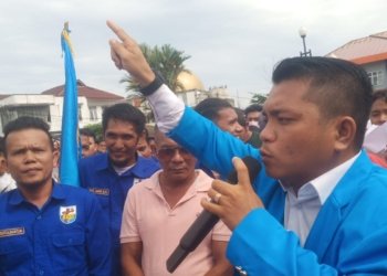Ratusan Mahasiswa Geruduk DPRD Tapteng, Desak Usut Dugaan Korupsi dan Evaluasi Kinerja Dewan