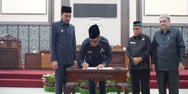 Rapat Paripurna DPRD Banjar: Realisasi Pendapatan 2024 Tembus 113 Persen, Pemkab Siapkan Penyesuaian APBD 2025