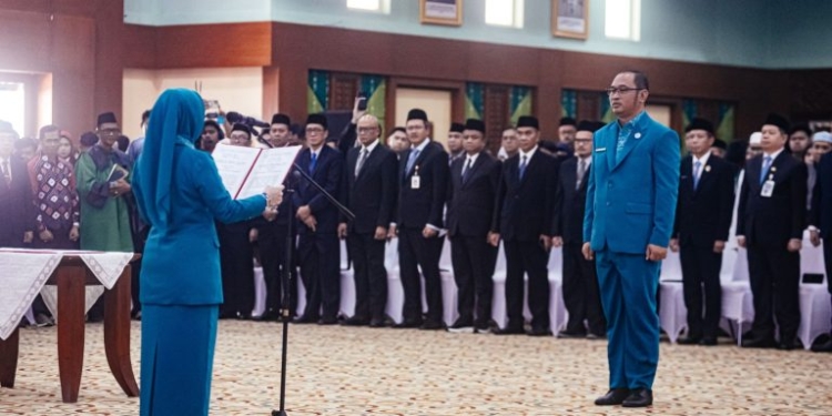 Fathul Jannah Muhidin Resmi Lantik Riyandi Hidayat Sebagai Ketua TP PKK Kota Banjarbaru