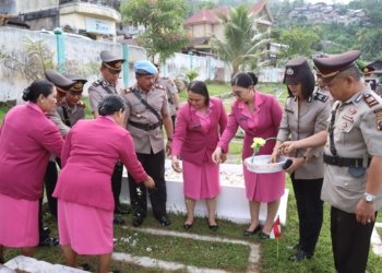 Khidmat dan Penuh Makna, Polres Tapanuli Tengah Ziarah ke TMP untuk Hormati Para Pahlawan di Hari Bhayangkara ke-79