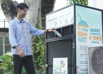 PLN Kalselteng Donasikan Tempat Sampah Botol Plastik, Wujud Komitmen Jaga Kelestarian Lingkungan