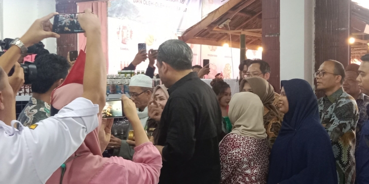 Masyarakat Hingga Karyawan Antusias Sambut Re-Opening Toko Mama Khas Banjar