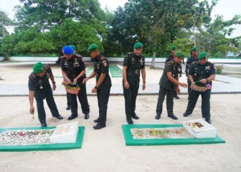 Peringati HUT KODAM Mulawarman ke 67, Kodim 1022 Tanah Bumbu Ziarahi Makam Pahlawan di Mattone Pagatan