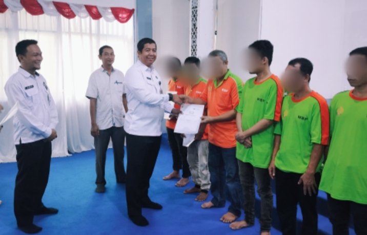 16 Warga Binaan Lapas Kelas IIA Kotabaru Terima Laporan Hasil Belajar Paket C