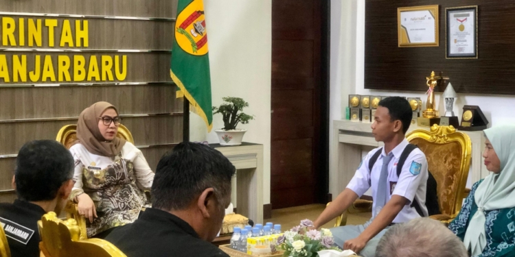 Dimas Budiman Wakili Banjarbaru Kibarkan Bendera Pusaka di Istana Negara Jakarta