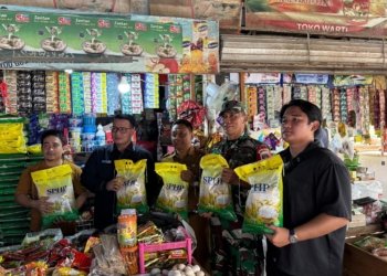Sidak Beras SPHP di Kotabaru: Satgas Bulog Pastikan Aman, Warga Diimbau Aktif Laporkan Temuan di Lapangan