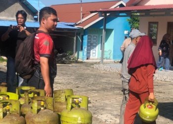 Operasi Pasar, Pertamina Sediakan Ratusan Gas LPG 3 Kg Untuk Warga RT 42 Guntung Manggis