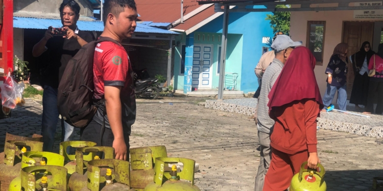 Operasi Pasar, Pertamina Sediakan Ratusan Gas LPG 3 Kg Untuk Warga RT 42 Guntung Manggis
