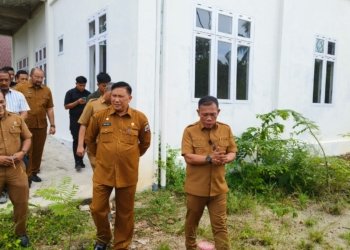 Bupati Tapteng Masinton Tinjau Bangunan Faskes Terbengkalai, Targetkan Rampung Akhir 2025