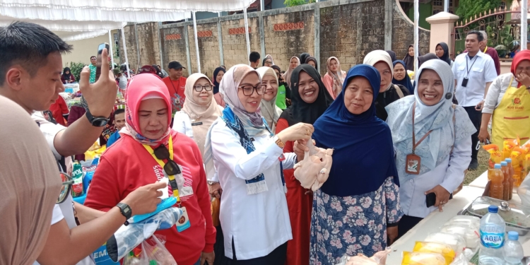 Wali Kota Banjarbaru Tinjau Pasar Murah APM di Kelurahan Loktabat Utara