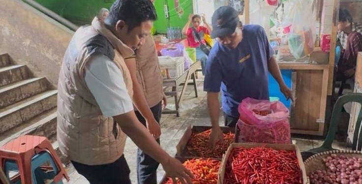 Polda Kalsel Cek Ketersediaan dan Harga Bapok di Pasar Antasari Banjarmasin