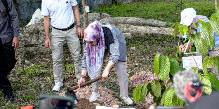 Lewat Penanaman Pohon, Lisa Ajak Warga Banjarbaru Lestarikan Keanekaragaman Hayati