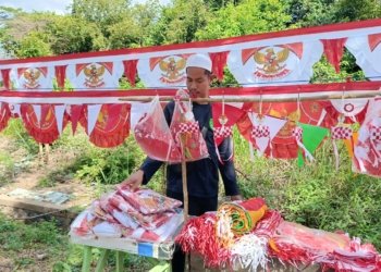 Jelang HUT RI, Pedagang Musiman Bendera Merah Putih Mulai Marak di Kota Banjarbaru