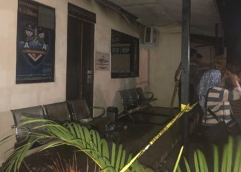 Pasang Police Line, Polres Banjarbaru Selidiki Penyebab Kebakaran 4 Ruangan Pelayanan