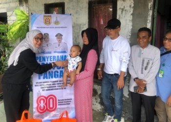 Peringati HUT RI, Wali Kota Lisa Salurkan Sembako Pangan Untuk Warga Kurang Mampu