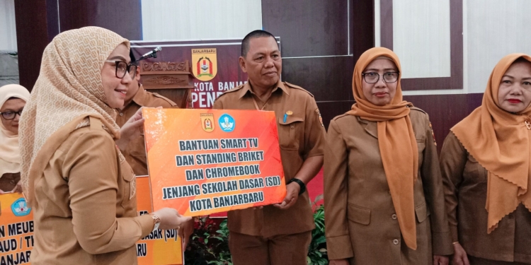 Banjarbaru Target Tuntas Mebeler Sekolah 5 Tahun, Kursus Komputer Lanjutan Resmi Bergulir