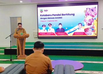 Peserta pelatihan Metode Gasing foto bersama jajaran Dinas Pendidikan Kotabaru dan tim Gasing usai pembukaan kegiatan