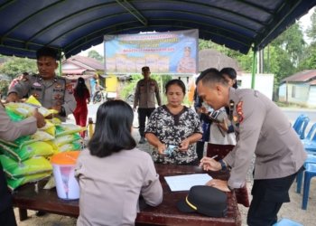 Harga Murah, Warga Antusias Borong Beras GPM Polres Tapteng
