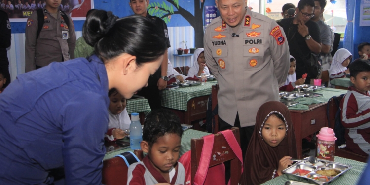 Polda Kalsel Grand Opening SPPG, Bagikan Makan Bergizi Gratis untuk 1.700 Anak