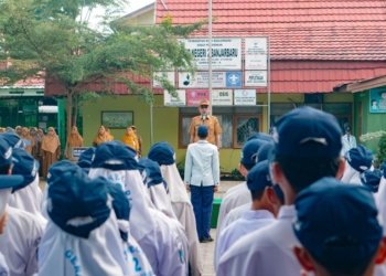 Pj Sekda Banjarbaru Sirajoni Ajak Siswa SMPN 2 Jadi Generasi Tangguh dan Berkarakter