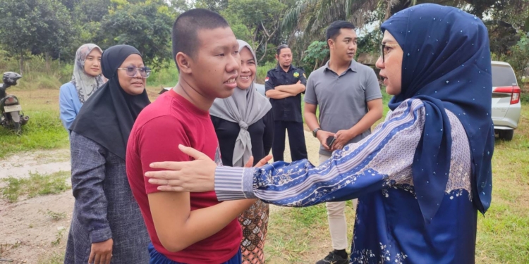 Wali Kota Banjarbaru Serahkan Bantuan Pendidikan ke Anak Yatim dan Disabilitas