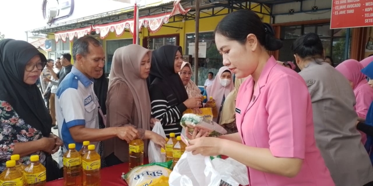 Polres Banjarbaru Gelar Gerakan Pangan Murah, Warga Dapat Beras Rp55 Ribu Per 5 Kg