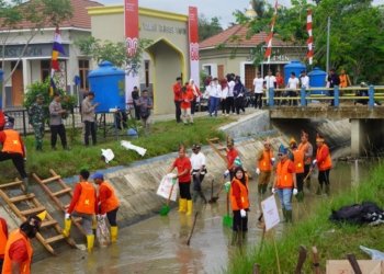 Rayakan HUT RI ke-80, ULM Turun ke Irigasi: Bersih-Bersih Saluran demi Ketahanan Pangan
