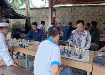 Ngopi, Bercanda, dan Berpikir: Kehangatan Terminal Catur MGR Banjarbaru