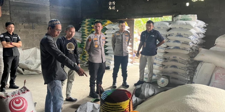 Satreskrim Polres HST Grebek Gudang Beras Oplosan di Desa Awang Baru