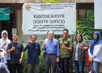 Dari Singapura ke Hutan Kalimantan: Eks Direktur NTU Terkesima Melihat ‘Laboratorium Hidup’ ULM