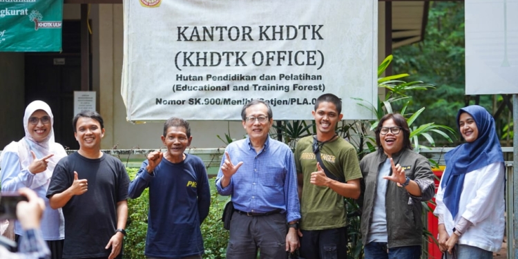 Dari Singapura ke Hutan Kalimantan: Eks Direktur NTU Terkesima Melihat ‘Laboratorium Hidup’ ULM
